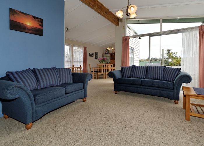  at 62 Lantana Road, Green Bay, Auckland