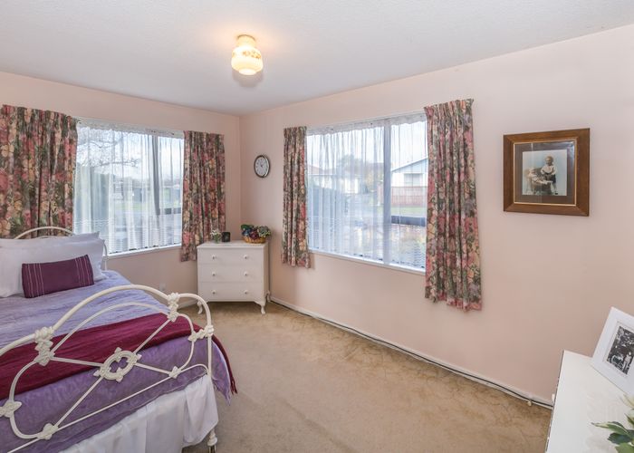  at 2/81 Veitches Road, Casebrook, Christchurch