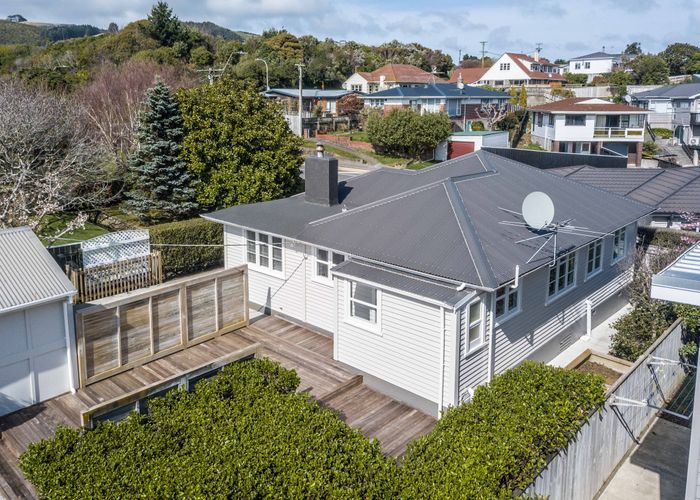  at 27 Collins Avenue, Tawa, Wellington