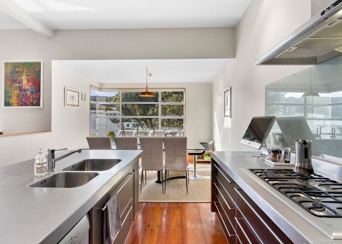  at 33 Myrtle Crescent, Mount Cook, Wellington