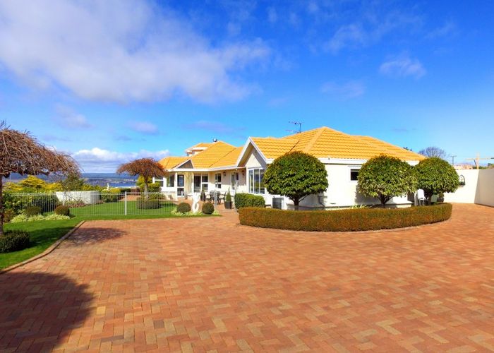  at 2 Krissell Place, Acacia Bay, Taupo