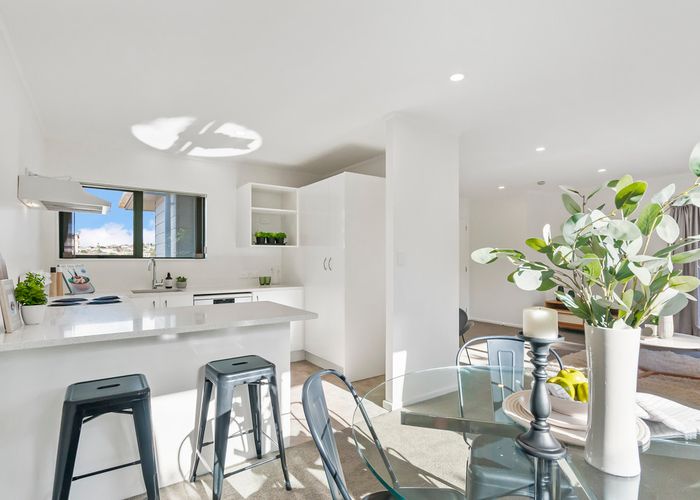  at 2/12 Ramillies Place, Glenfield, Auckland