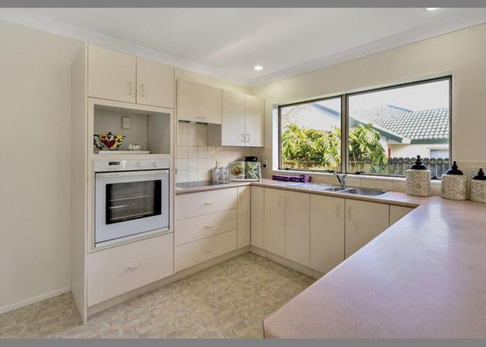  at 2/718 Chapel Road, Dannemora, Auckland