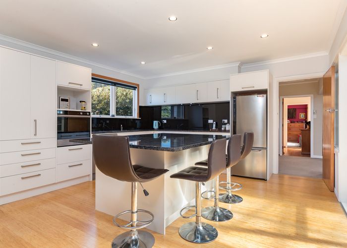  at 75 Victory Crescent, Tawa, Wellington