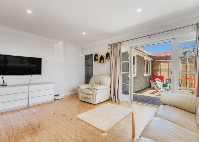  at 1/25 Fairclough Road, Beach Haven, Auckland
