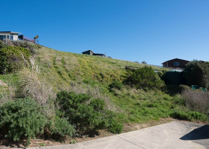  at 9 Balfour Crescent, Castlepoint, Tīnui