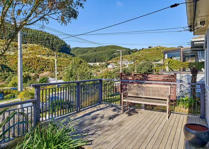  at 8 Raroa Terrace, Tawa, Wellington