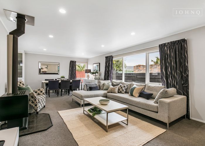  at 2/32 Innisfree Drive, Ellerslie, Auckland