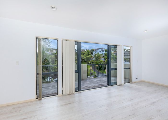  at 2/19 Langana Avenue, Browns Bay, Auckland