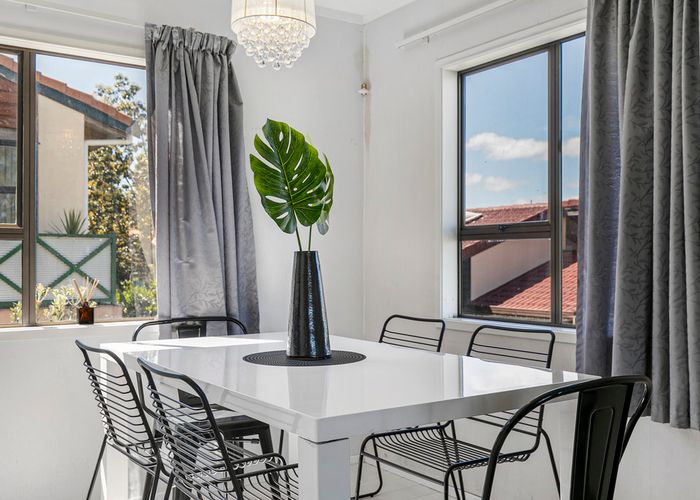  at 2/9 Valhalla Drive, Beach Haven, Auckland
