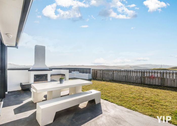  at 20 Red Beech Avenue, Woodridge, Wellington
