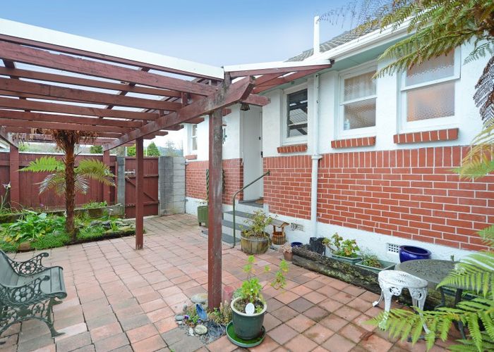 Free property data for 17 Camp Street, Silverstream, Upper Hutt homes