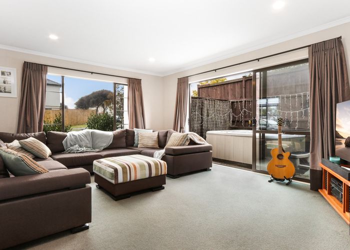  at 122 Cyril French Drive, Flat Bush, Auckland