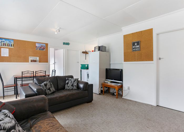  at 40 Moody Street, Gore Bay, Cheviot
