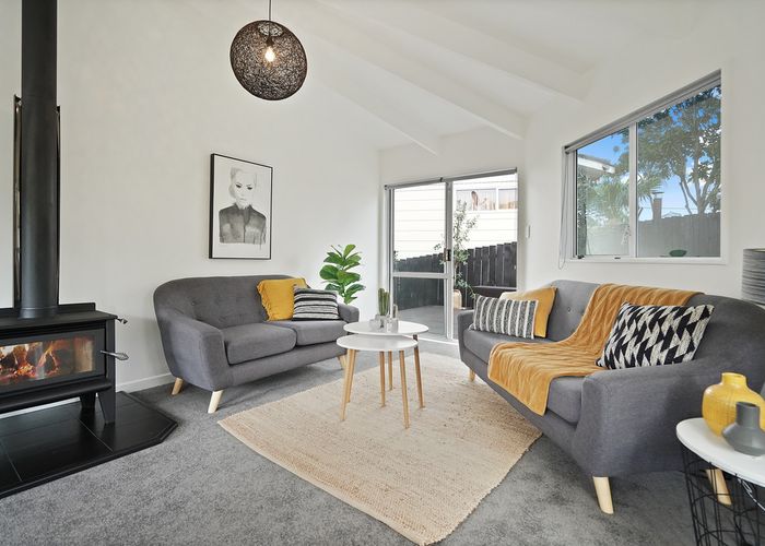  at 2 Hanui Place, Massey, Auckland