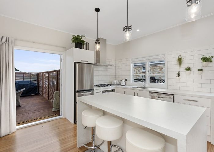  at 17 Grey Street, Hamilton East, Hamilton