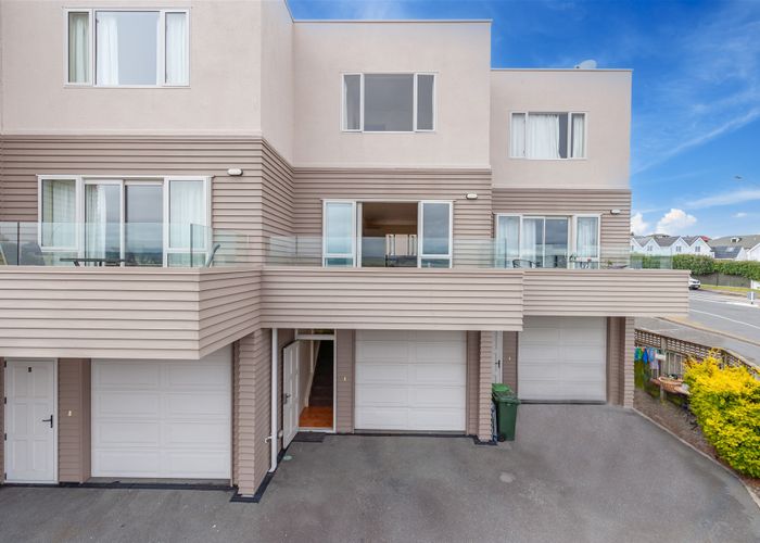  at 7/208 Lake Terrace, Waipahihi, Taupo