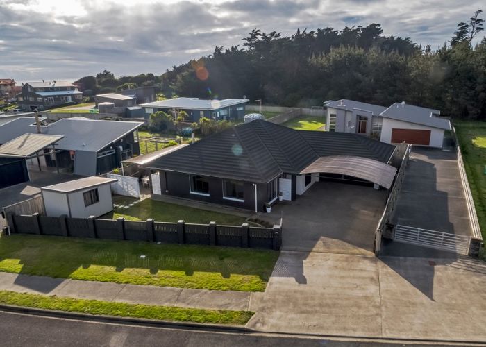  at 250 Park Avenue, Waitarere Beach, Levin