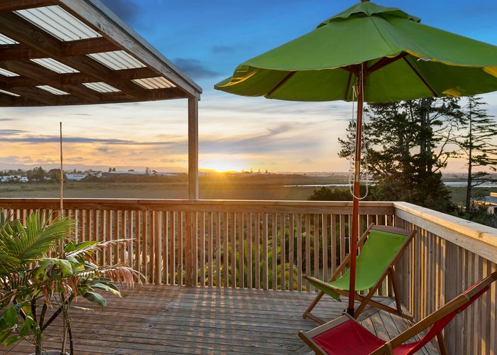  at 17 Seaside Avenue, Waterview, Auckland