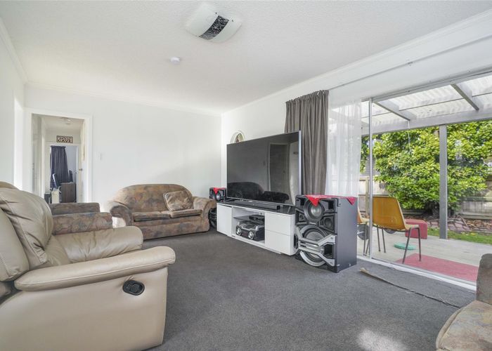  at 36 Garden Heights Avenue, Glenview, Hamilton