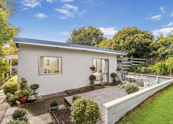  at 2/61 Watea Road, Torbay, Auckland