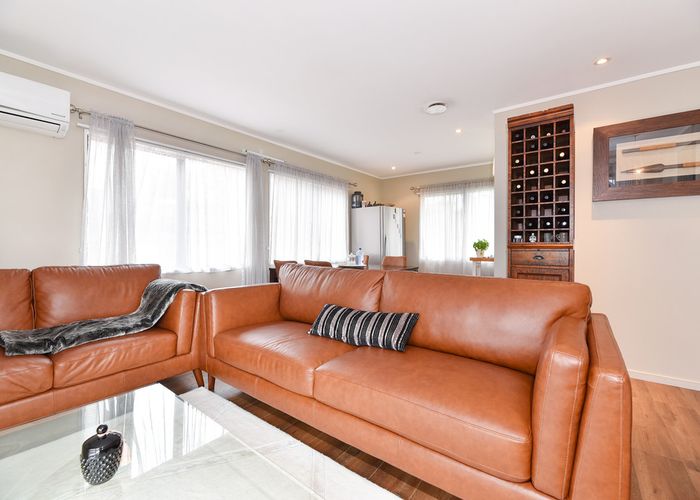  at 2/83 Kaurilands Road, Titirangi, Auckland