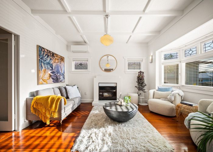  at 7 Pasadena Avenue, Point Chevalier, Auckland