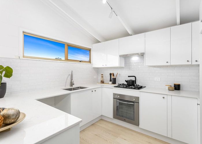  at 2/88 Arran Road, Browns Bay, Auckland