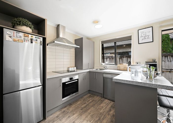  at 2/102 Old Farm Road, Hamilton East, Hamilton, Waikato