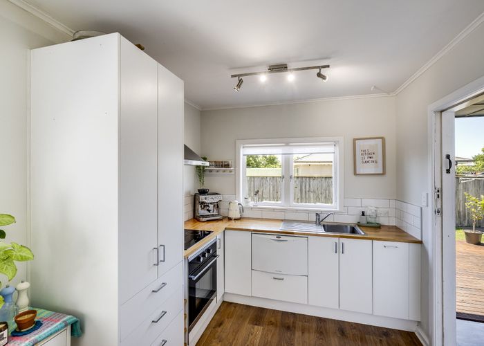 at 11 Magdalen Crescent, Pirimai, Napier