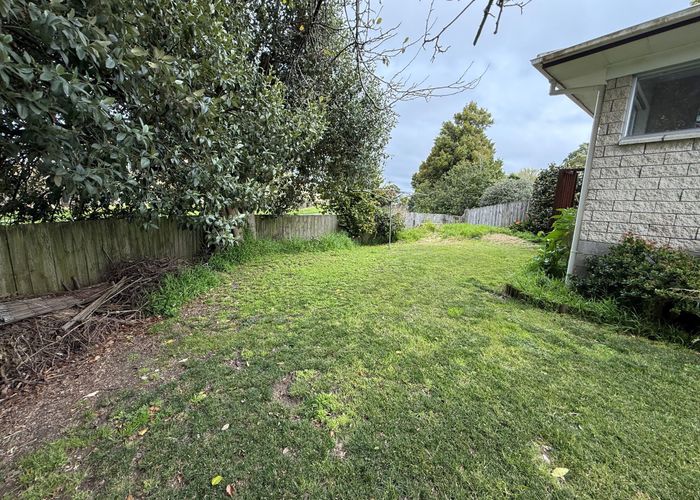  at 2/18 Mirrabooka Avenue, Botany Downs, Manukau City, Auckland