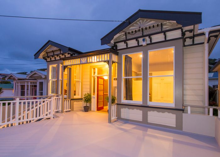  at 44 Eden Street, Island Bay, Wellington