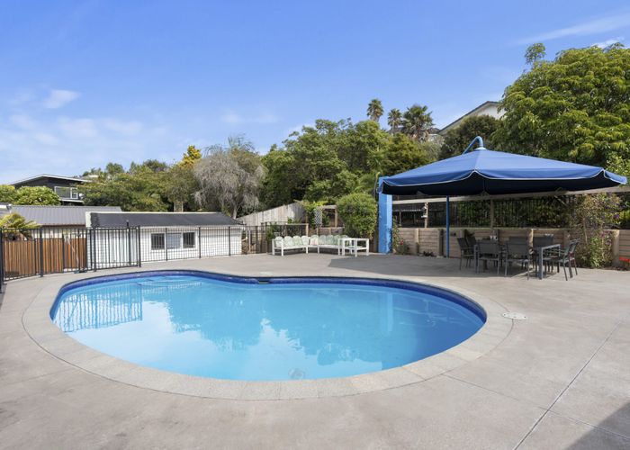  at 4 Fenton Terrace, Cockle Bay, Manukau City, Auckland