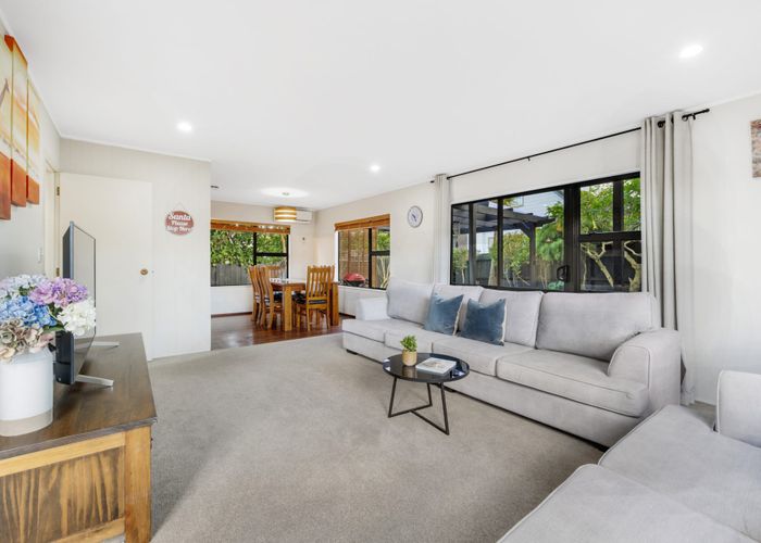  at 25B Channing Crescent, Botany Downs, Manukau City, Auckland