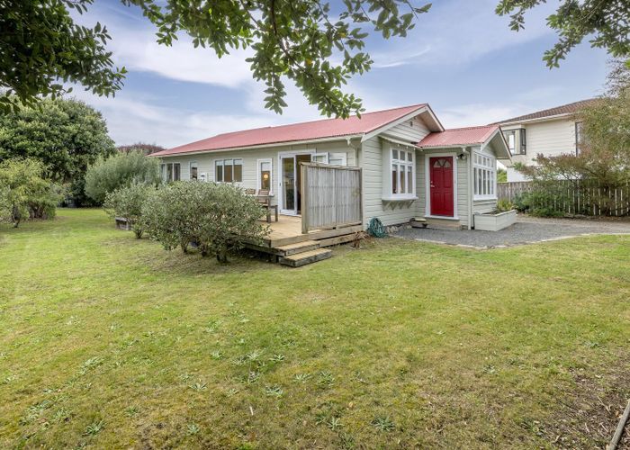  at 35 Hicks Crescent, Waikanae Beach, Waikanae