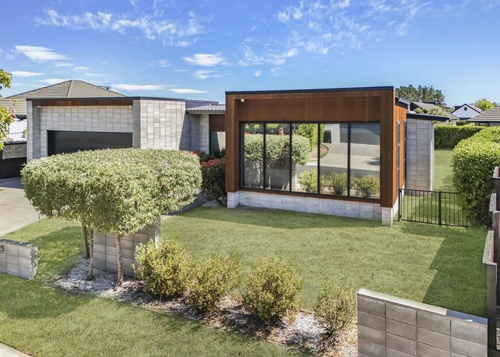  at 25 Brad Avenue, Flagstaff, Hamilton