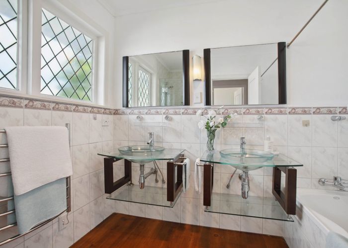  at 32 Glenmore Road, Sunnyhills, Auckland