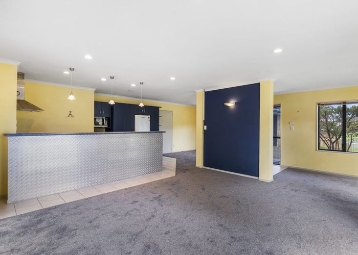  at 22 Peninsula Road, Mangere, Auckland