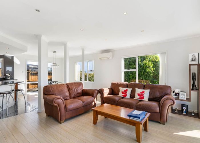  at 16 Fielding Crescent, Farm Cove, Auckland