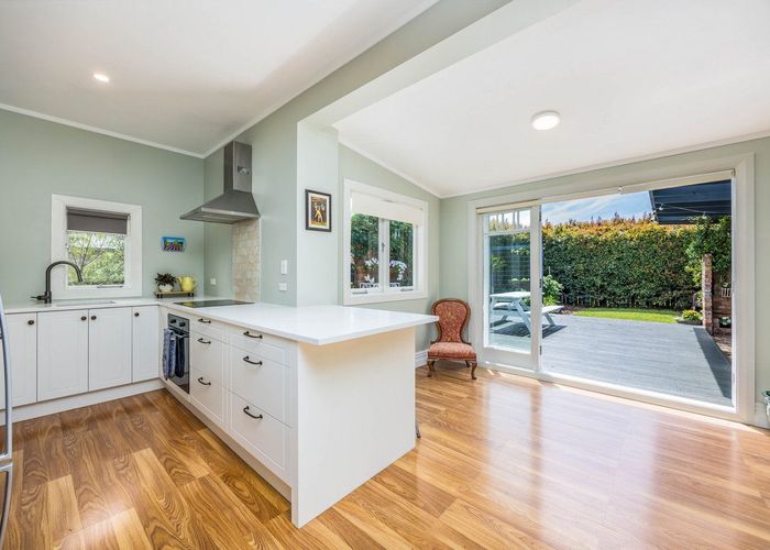  at 8 Craigbank Avenue, New Lynn, Waitakere City, Auckland