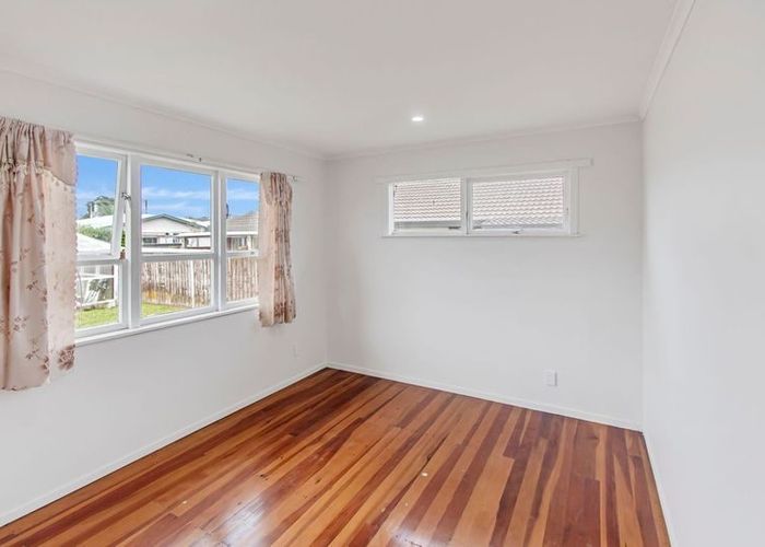  at 52A Cambridge Tce, Papatoetoe, Manukau City, Auckland