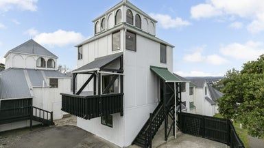  at 140 Akaroa Drive, Maupuia, Wellington