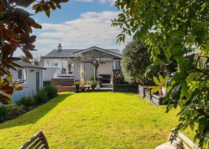  at 46 Taumata Road, Sandringham, Auckland