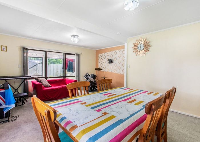  at 2/2 Thorn Place, Papatoetoe, Auckland