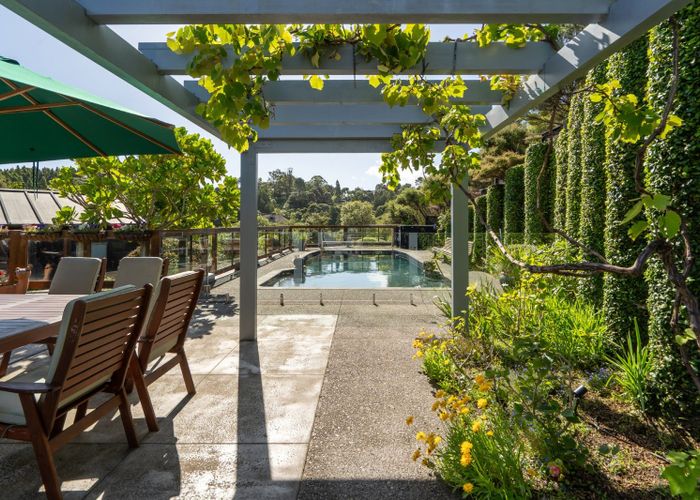  at 8 Herrings Cove Place, Titirangi, Auckland
