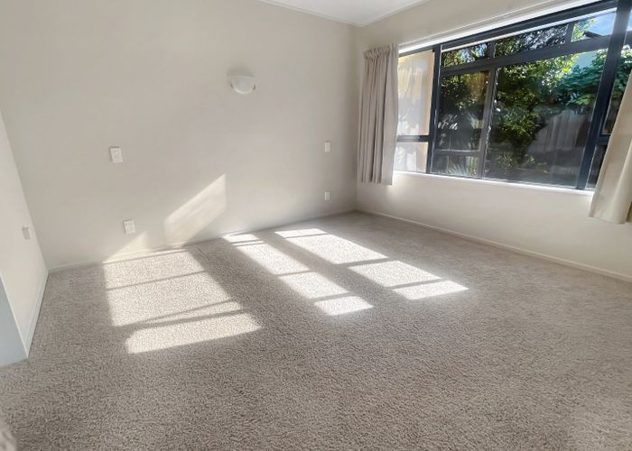  at 2/136 Karori Road, Karori, Wellington