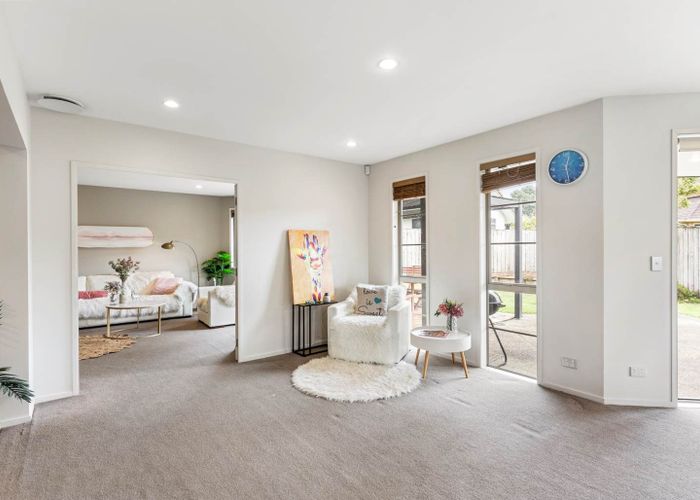  at 5 George Deane Place, Greenhithe, Auckland