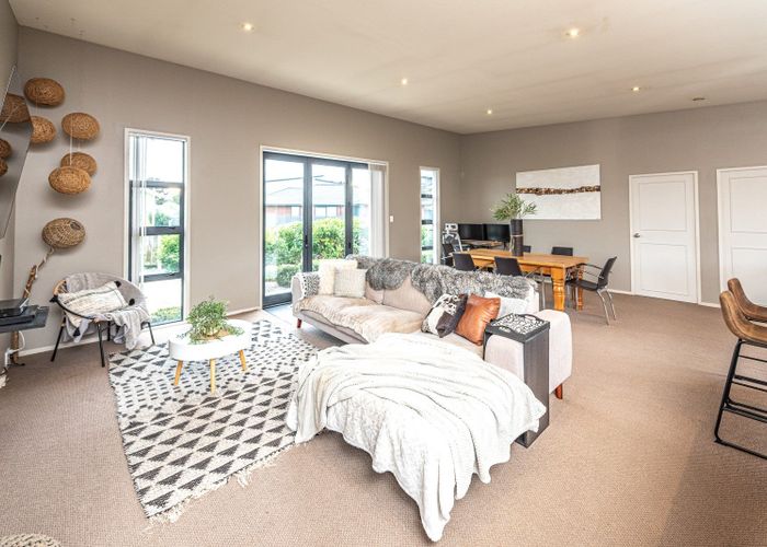  at 14 Golf Vue Place, Castlecliff, Whanganui