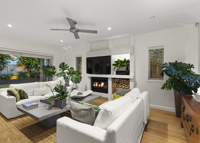  at 2/43 Byron Avenue, Takapuna, Auckland