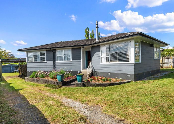  at 25 Felgrove Street, Glendene, Auckland